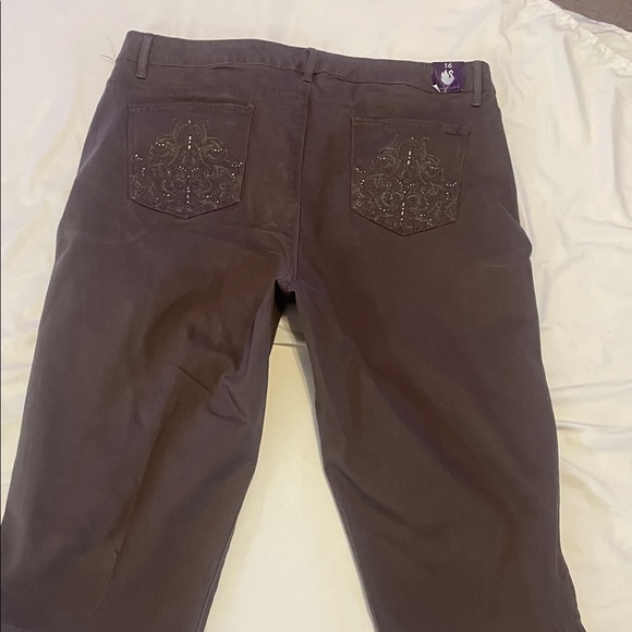 Gloria Vanderbilt Brown Women's Bermuda Shorts - Picture 6 of 10